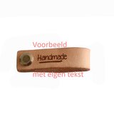 Leren labels met schroef 6 x 1,5 cm met eigen tekst, type A_