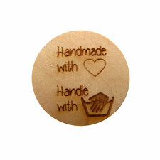 Houten knoop 3cm Handmade with love, handle with care