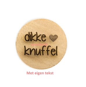 Houten knopen 2,5 cm met eigen tekst twee regels, type B